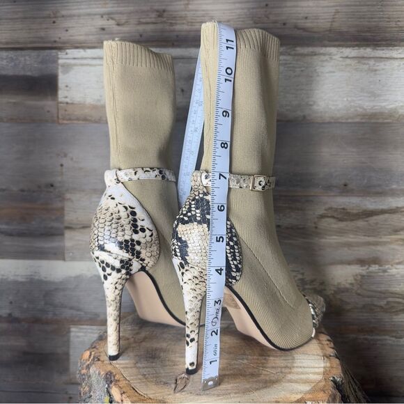 NWOB Rumbidzo Beige Sock Boots with Sanake Leather Details sz 6 - Picture 2 of 9